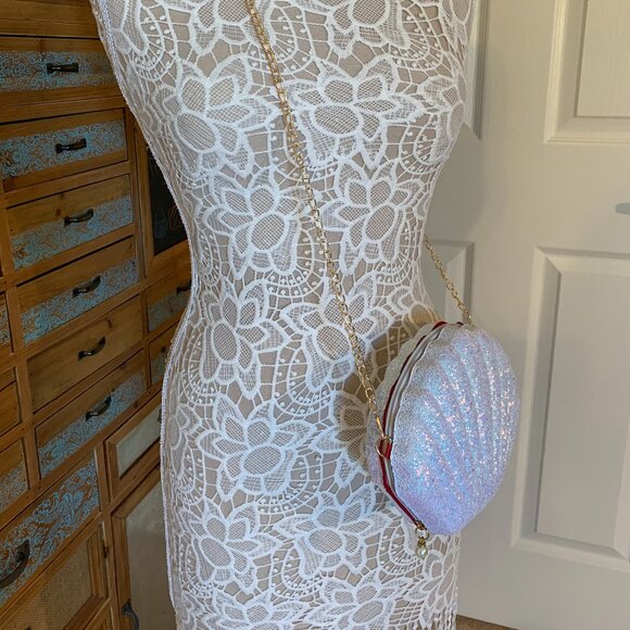 Glam Clam / Sparkle Seashell Crossbody Handbag / White W/ Silver- NWT - Picture 7 of 13